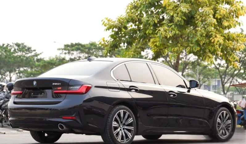 2022 BMW 320i 2.0 Sport Sedan AT Hitam ( TDP 18jt ) Kondisi Istimewa Dan Dijamin Siap Pakai full