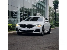 2023 BMW 520i 2.0 M Sport Sedan. REVIEWNYA SELALU MEMUASKAN. BARU 8.000KM, WARRANTY PANJANG, SANGAT CANTIK DAN SPORTY full