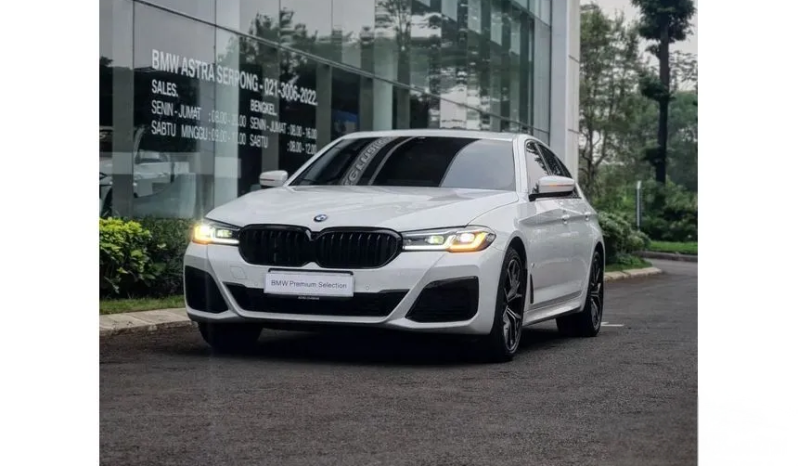 2023 BMW 520i 2.0 M Sport Sedan. REVIEWNYA SELALU MEMUASKAN. BARU 8.000KM, WARRANTY PANJANG, SANGAT CANTIK DAN SPORTY full