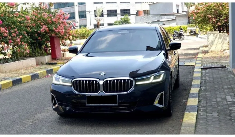 2022 BMW 530i 2.0 Opulence Sedan AT Hitam Sunroof – Low KM17rb – RECORD full