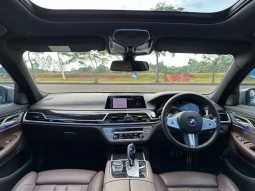 2020 BMW 730Li 2.0 M Sport Sedan full