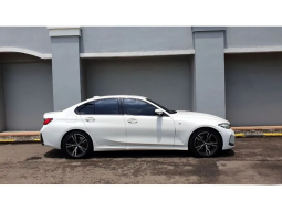 2023 BMW 320i 2.0 M Sport Sedan 320 i (G20) Sedan LCi AT Alphine White 2023/2024 [LOW KM] full