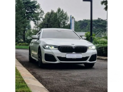 2023 BMW 520i 2.0 M Sport Sedan. REVIEWNYA SELALU MEMUASKAN. BARU 8.000KM, WARRANTY PANJANG, SANGAT CANTIK DAN SPORTY full