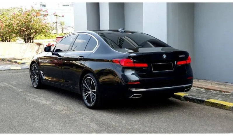 2022 BMW 530i 2.0 Opulence Sedan AT Hitam Sunroof – Low KM17rb – RECORD full