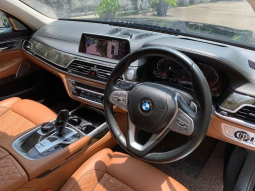 2020 BMW 740Li 3.0 Opulence Sedan full