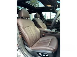 2020 BMW 730Li 2.0 M Sport Sedan full