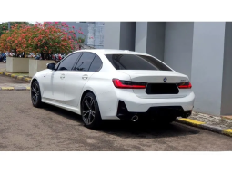 2023 BMW 320i 2.0 M Sport Sedan 320 i (G20) Sedan LCi AT Alphine White 2023/2024 [LOW KM] full