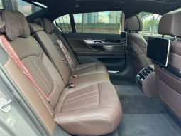 2020 BMW 730Li 2.0 M Sport Sedan full