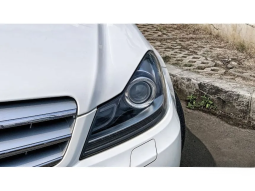 2013 Mercedes-Benz C300 3.0 Avantgarde Sedan KM 50.000 ANTIK SEKALI Mercedes Benz C300 Facelift 3000CC 2013 V6 White On Black Full Spec Perfect full