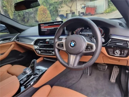 2021 BMW 520i 2.0 M Sport Sedan full