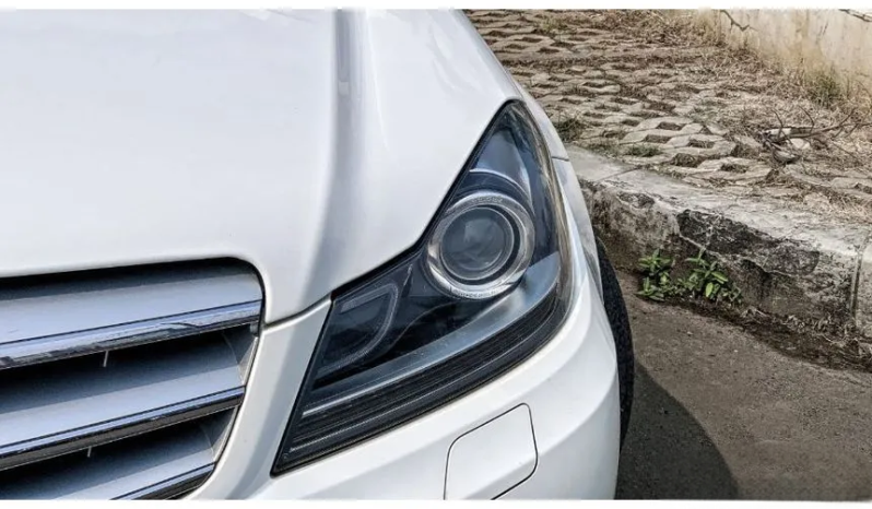 2013 Mercedes-Benz C300 3.0 Avantgarde Sedan KM 50.000 ANTIK SEKALI Mercedes Benz C300 Facelift 3000CC 2013 V6 White On Black Full Spec Perfect full