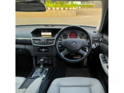 2010 Mercedes-Benz E250 1.8 CGI Avantgarde Sedan (TDP 10jt) full