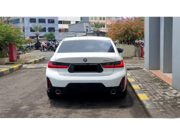 2023 BMW 320i 2.0 M Sport Sedan 320 i (G20) Sedan LCi AT Alphine White 2023/2024 [LOW KM] full