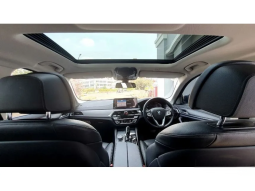 2022 BMW 530i 2.0 Opulence Sedan AT Hitam Sunroof – Low KM17rb – RECORD full